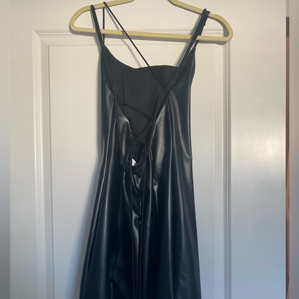 Black leather cross bsck Lucy in the sky fress fits like a M - Picture 2 of 3